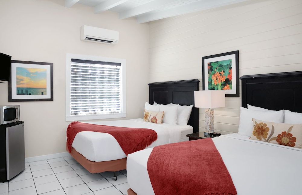 STANDARD, 2 QUEEN BEDS