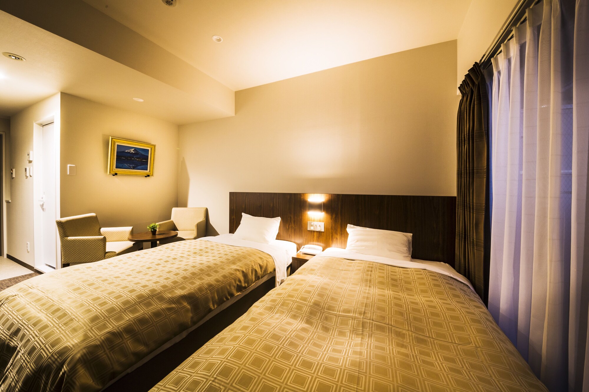 ROOM, TWIN BEDS