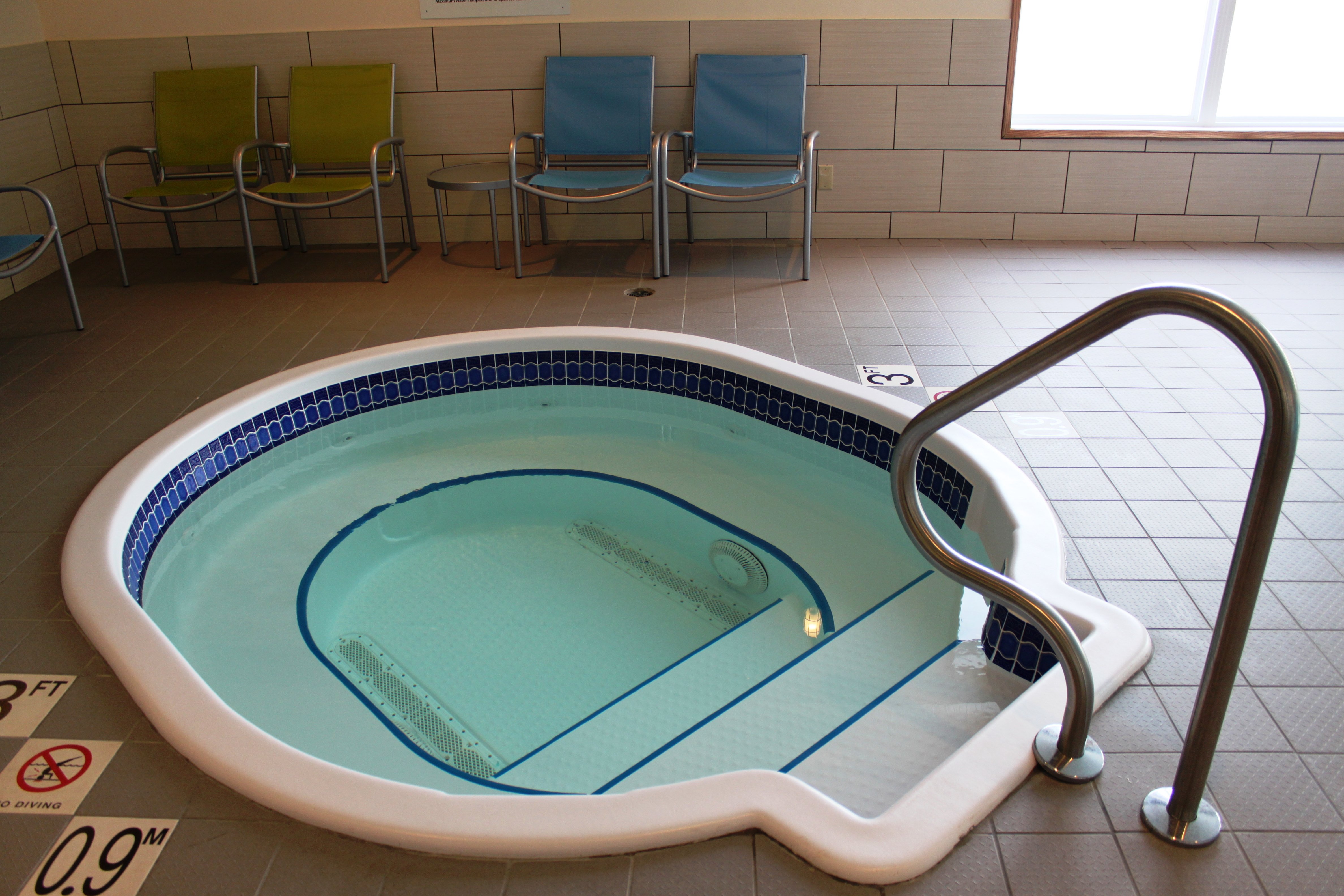 HOLIDAY INN EXPRESS YORKTON EAST 29/39