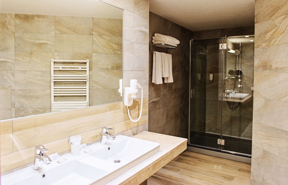Hot Springs Medical & Spa Hotel 32/34