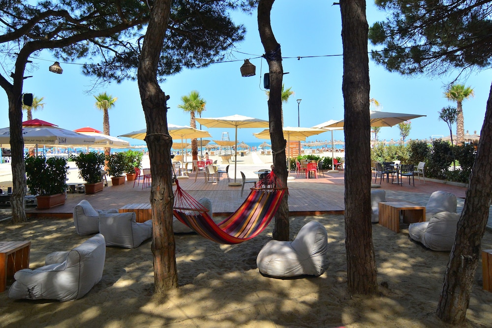 Sandy Beach Resort 40/74