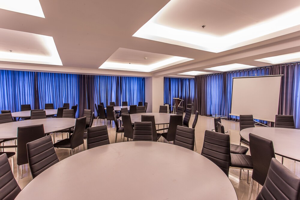 Y2 Residence Hotel 59/68