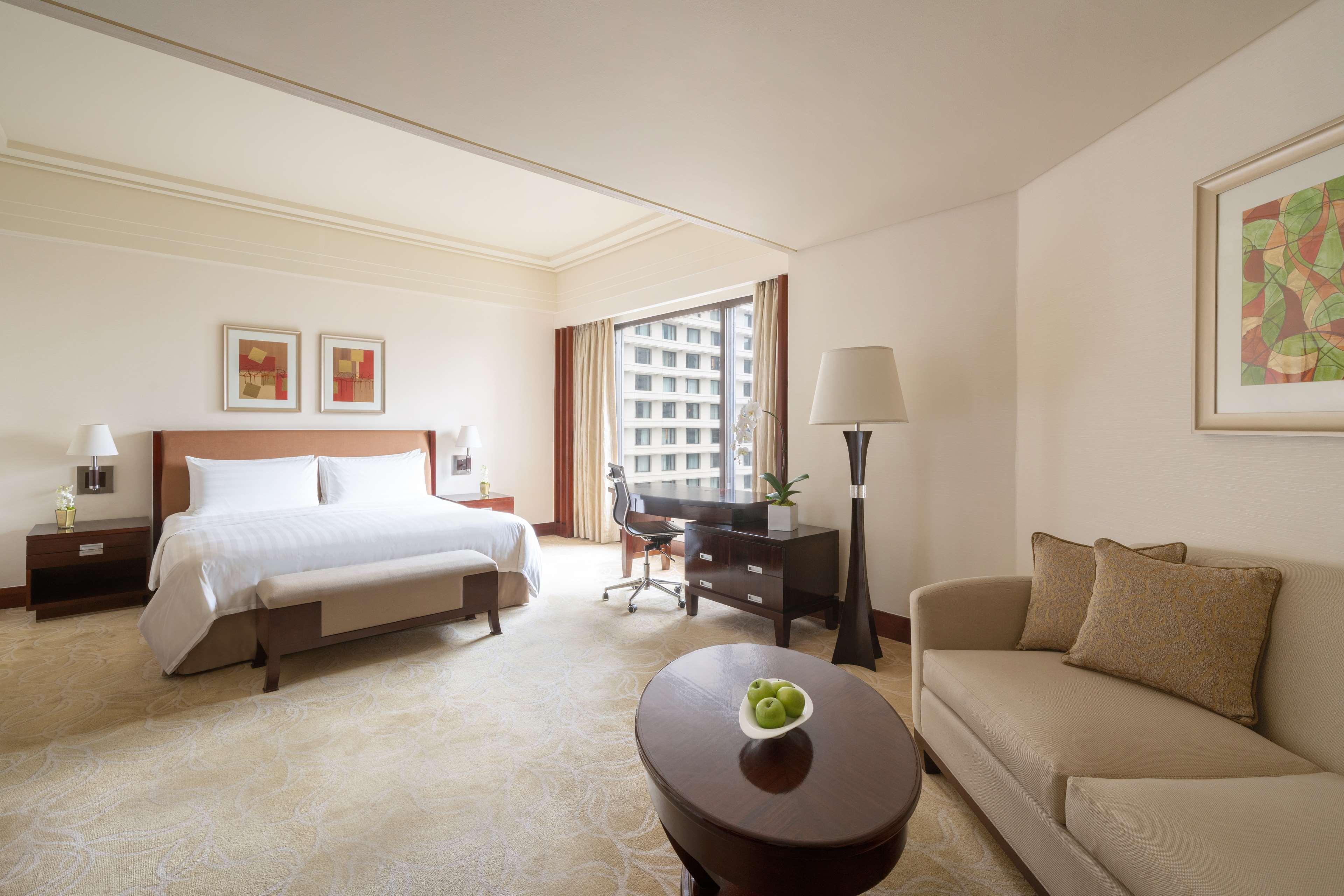 Premier, Suite, Garden Wing، EDSA Shangri-La Manila 2/3