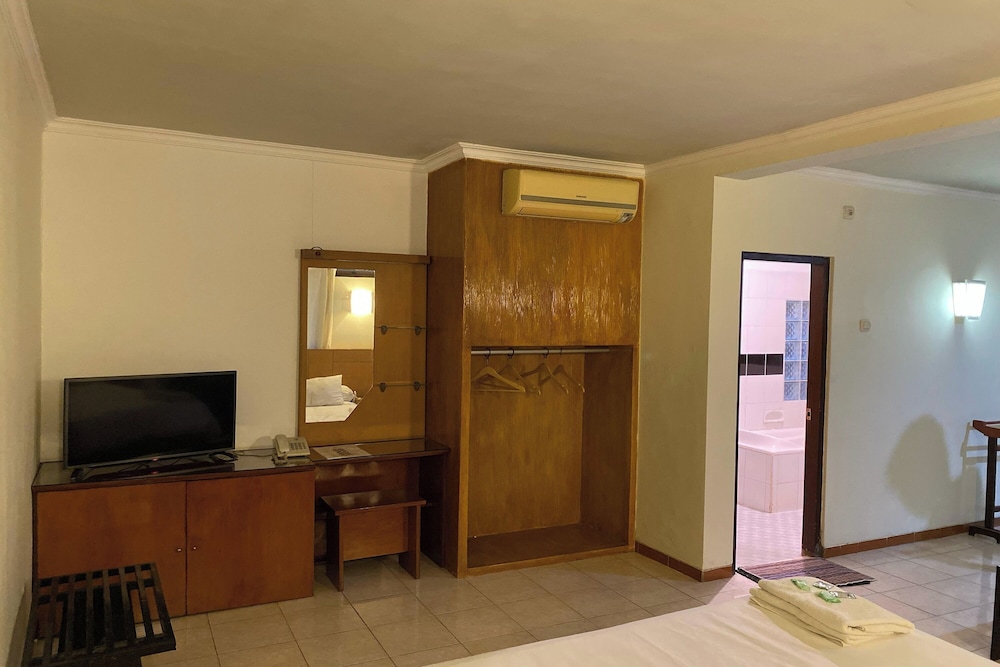 Hotel Lestari Near Lippo Plaza Mall Jember 11/36