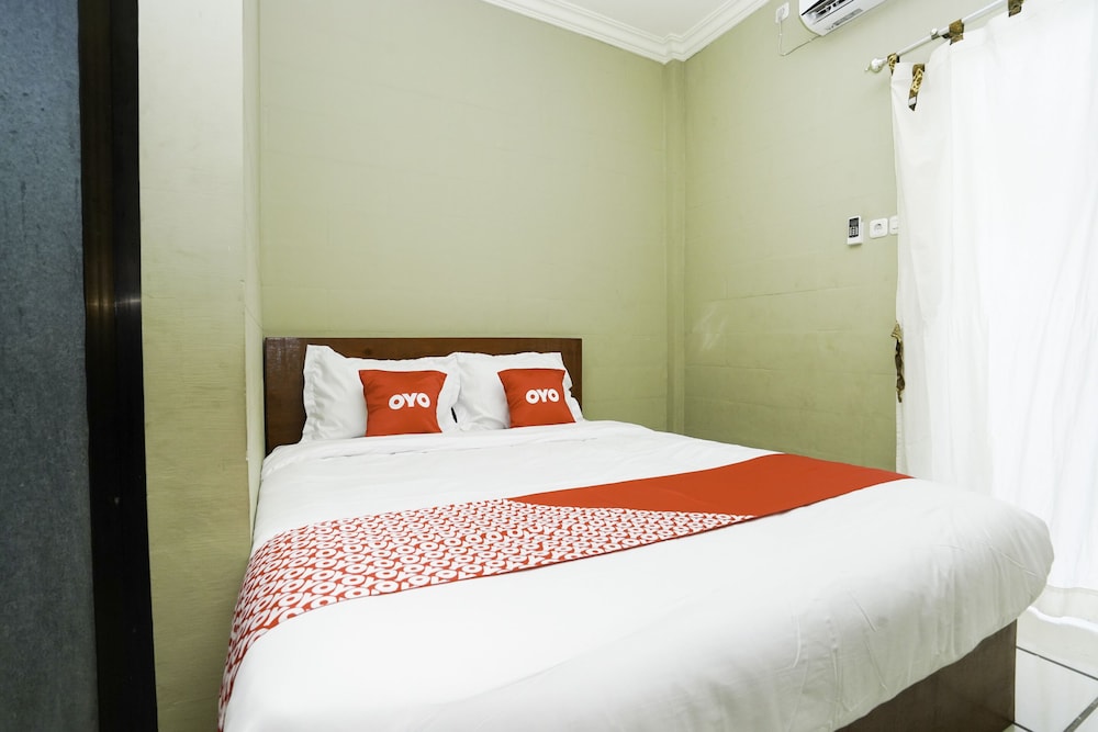OYO 2493 Lotus Hotel Syariah 6/39