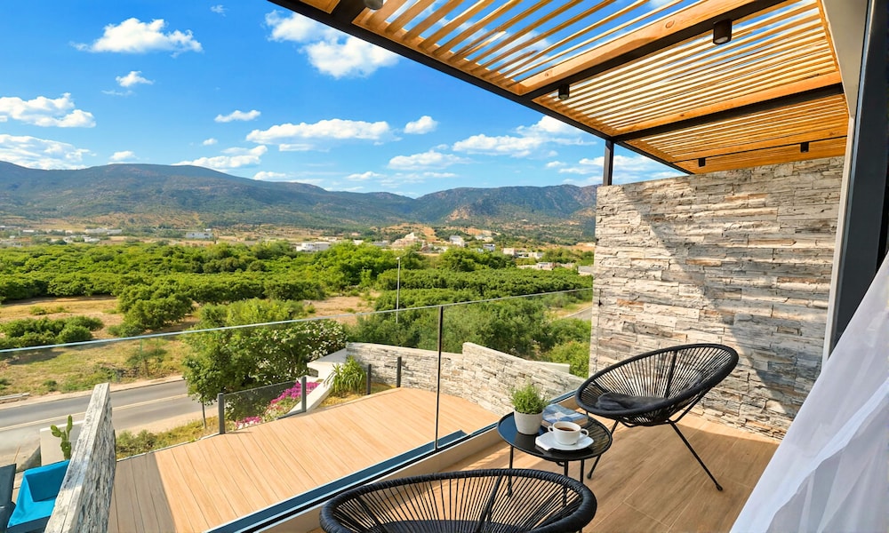 Aelia Suites 43/63