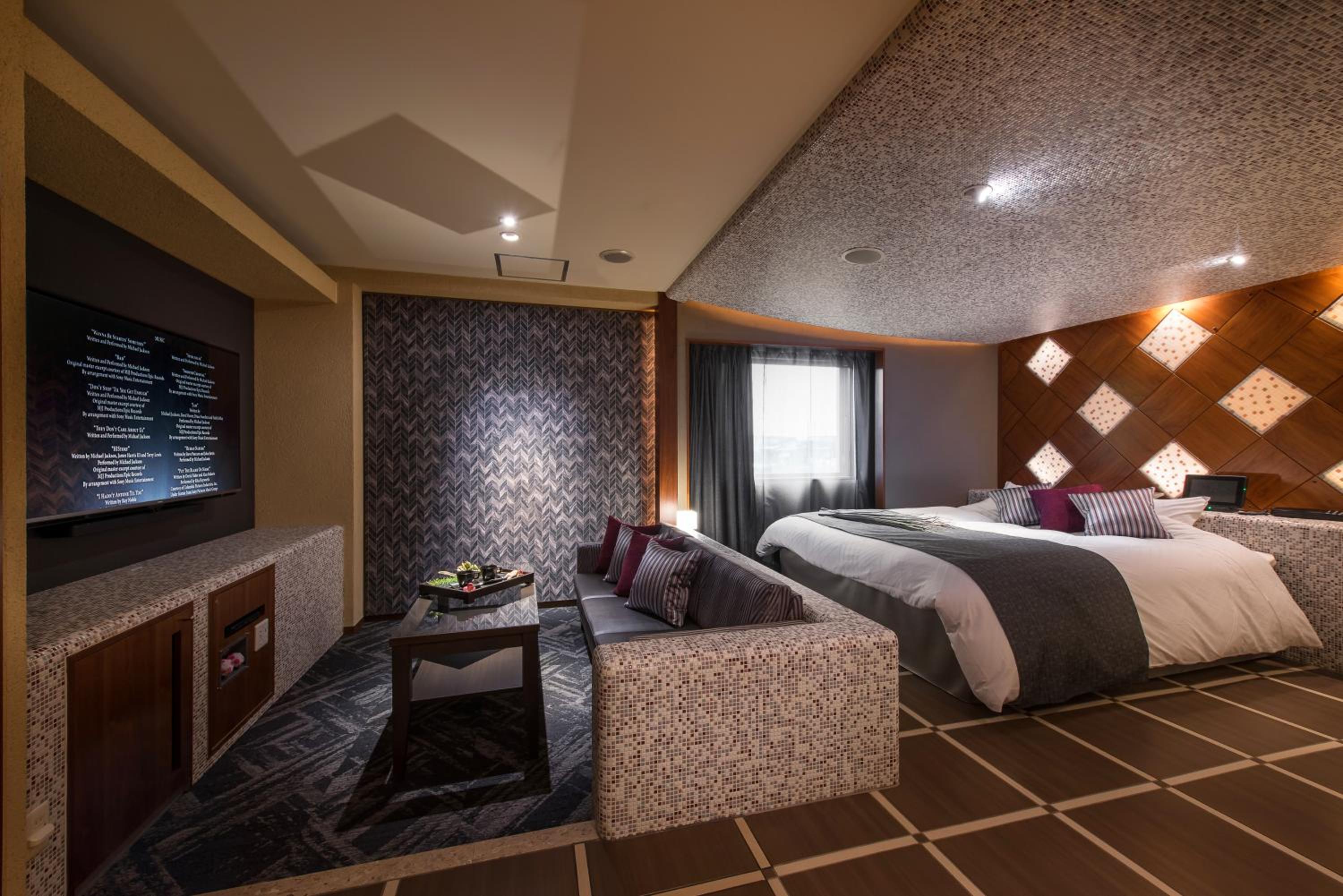 Hotel C. Chiba Shiroi 33/58