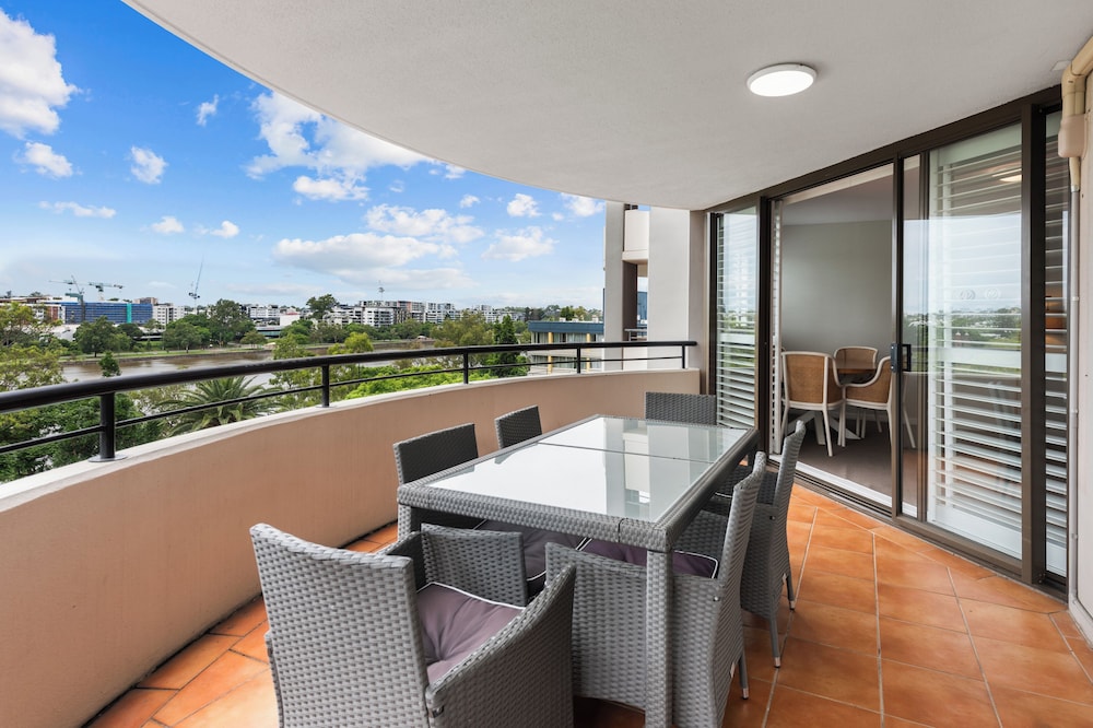 The Oasis Apartments 54/66
