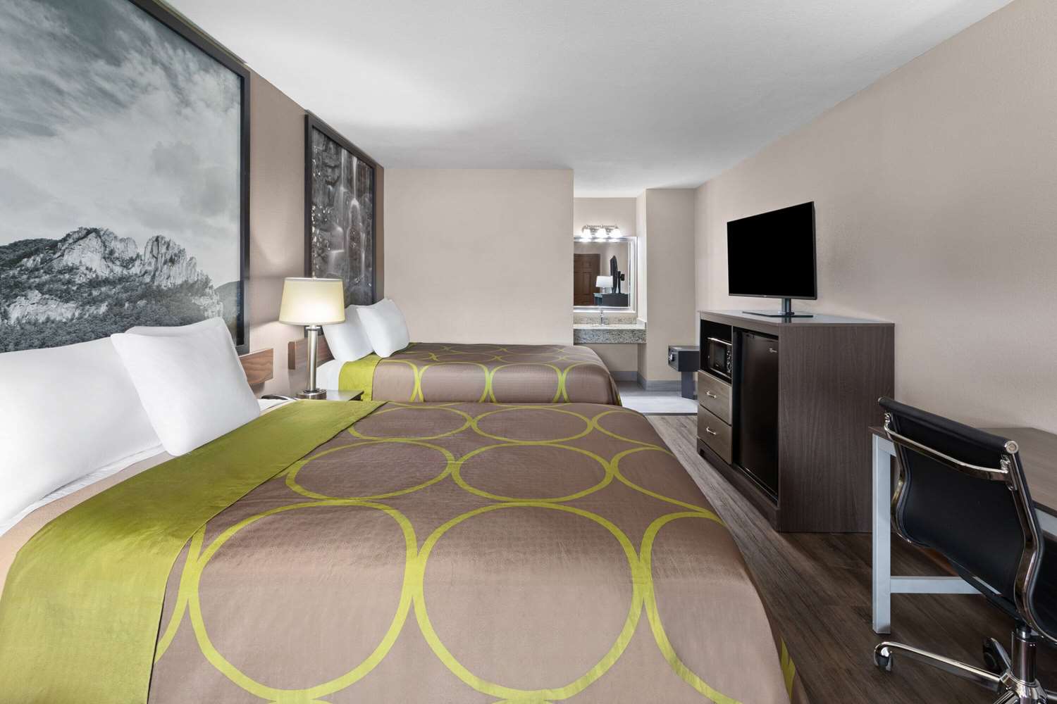 Super 8 by Wyndham Bridgeport-Clarksburg 18/28