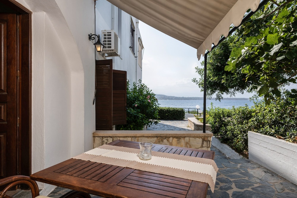 Alianthos Suites 17/50