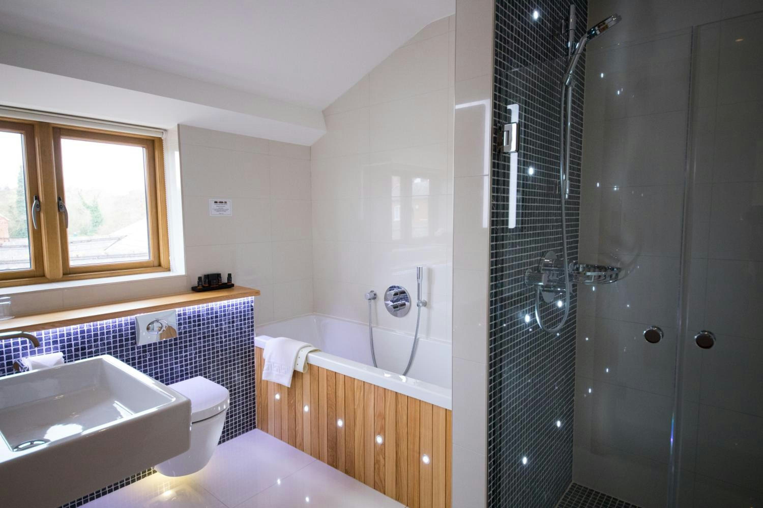 Tewin Bury Farm Hotel 36/38