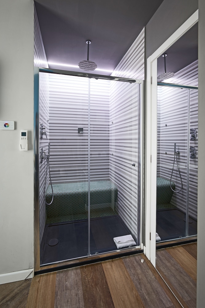 Ara Suite 28/38