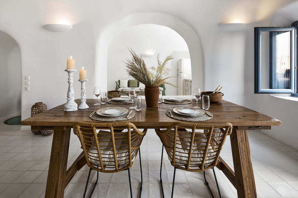 Luna Santorini Suites 38/50