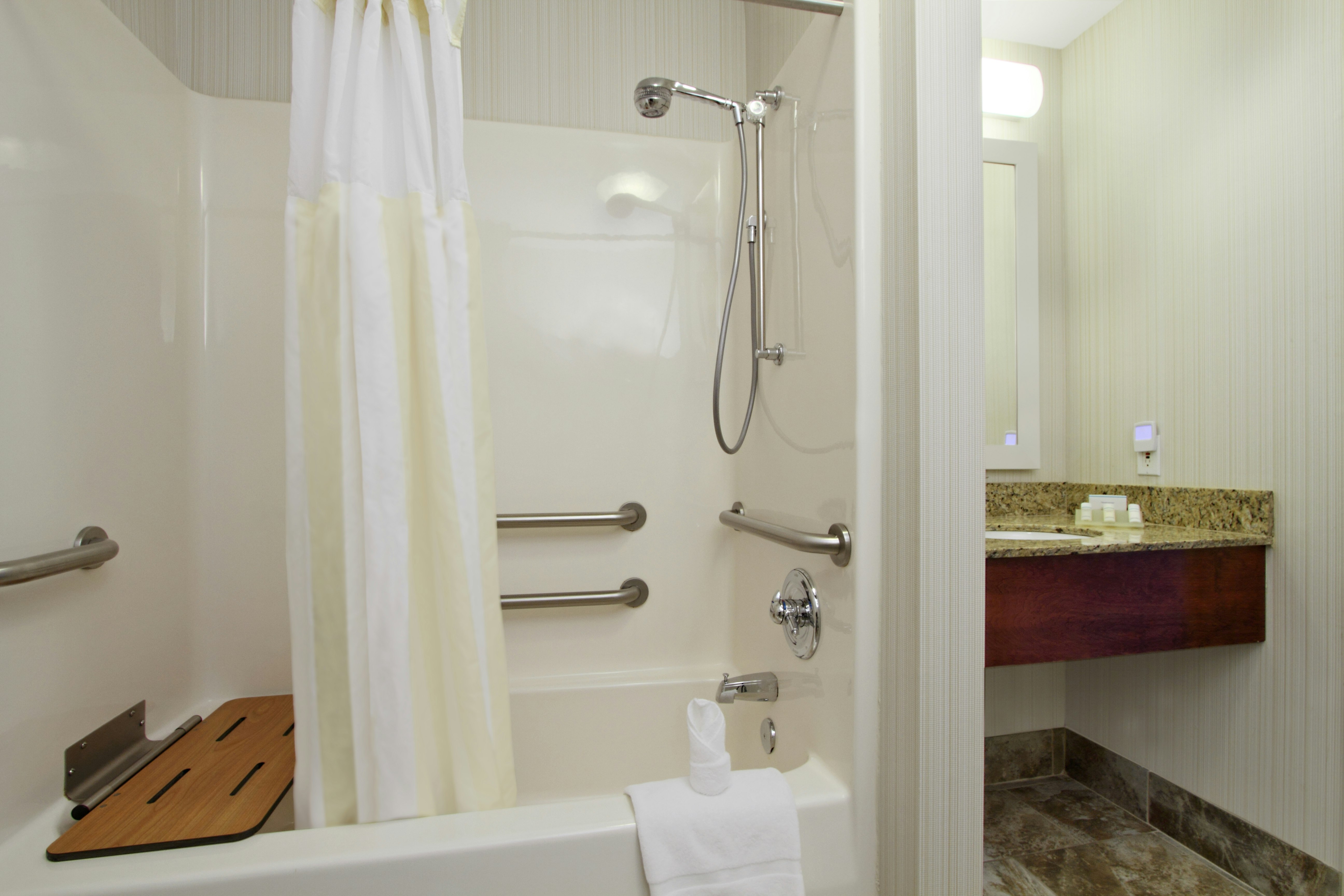 Room, 2 Queen Beds, Accessible, Hilton Garden Inn Columbus Airport 2/3