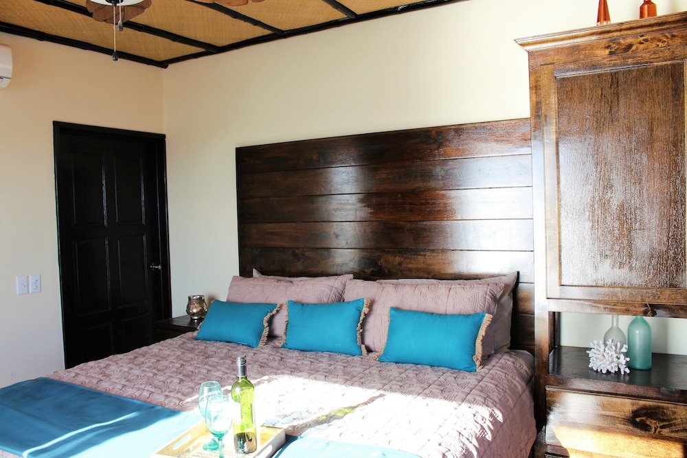 ROOM, KING BED, SEA VIEW
