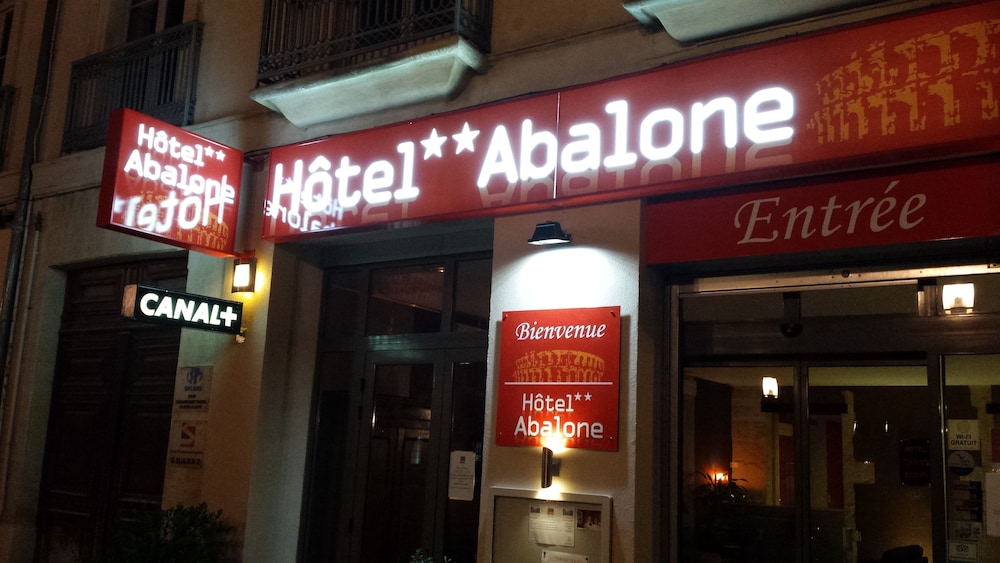 Abalone Hotel 3/46