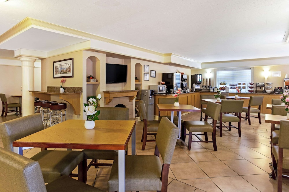 Rodeway Inn College Station, TX 27/37