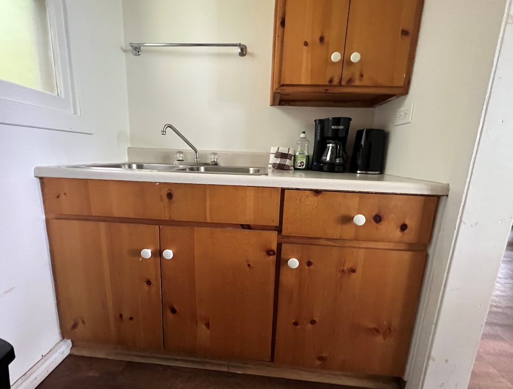 Tally-Ho Inn 8/50