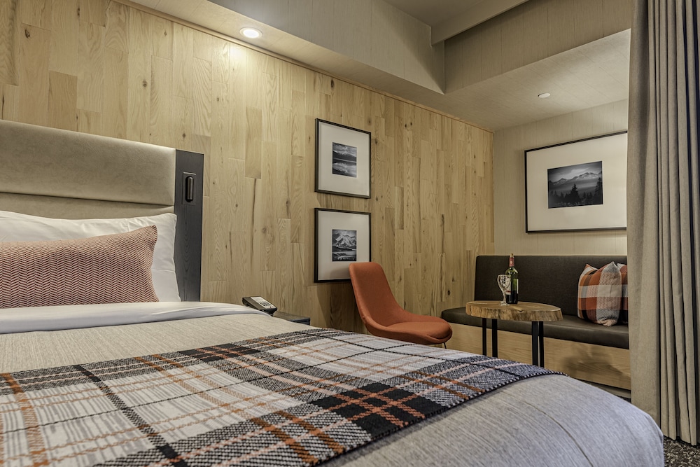 استوديو جونيور بسرير كينج بشرفة، Peaks Hotel & Suites 7/10
