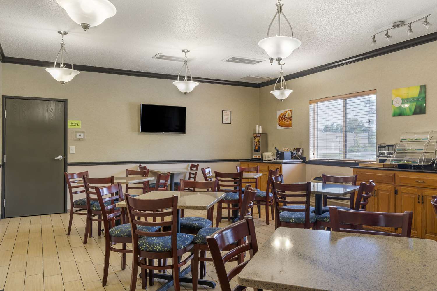 Quality Inn & Suites Delaware South 22/25
