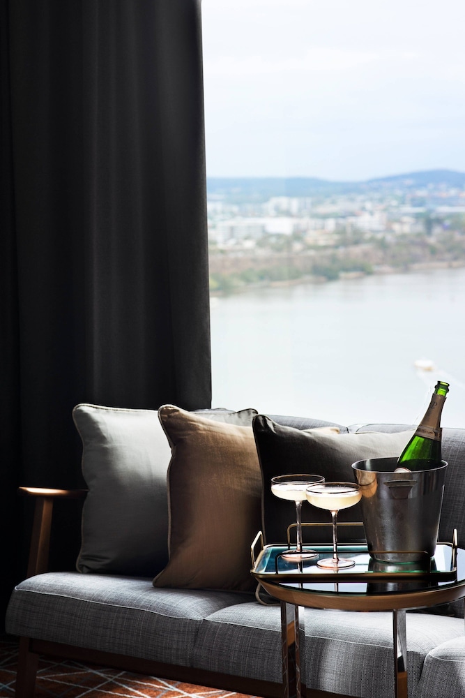 BRISBANE MARRIOTT HOTEL 19/57