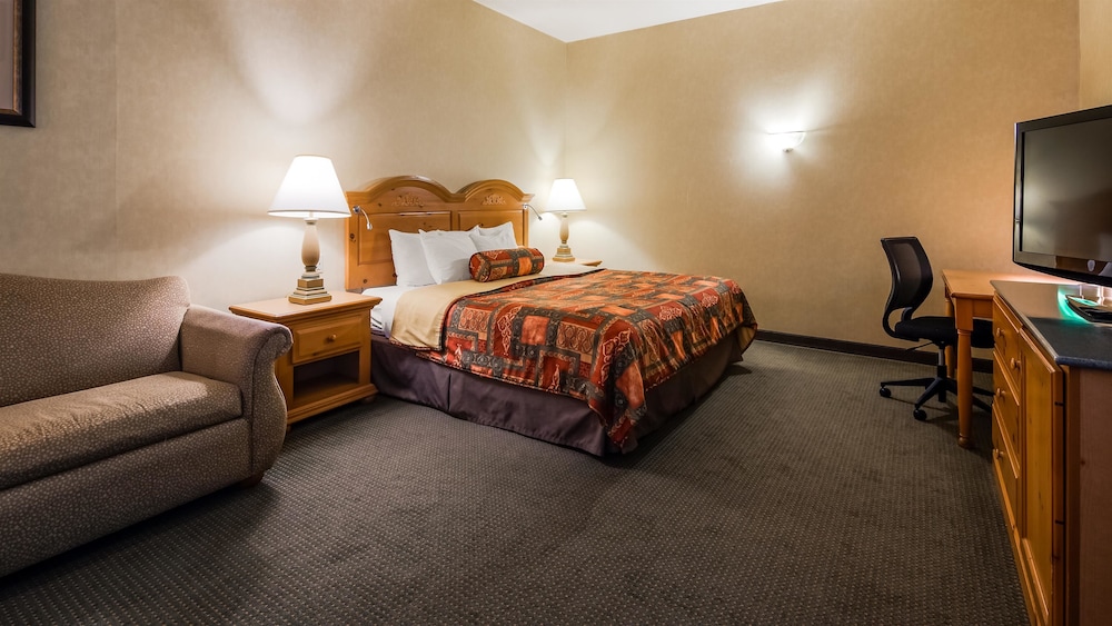 Best Western Plus Revere Inn & Suites 18/39
