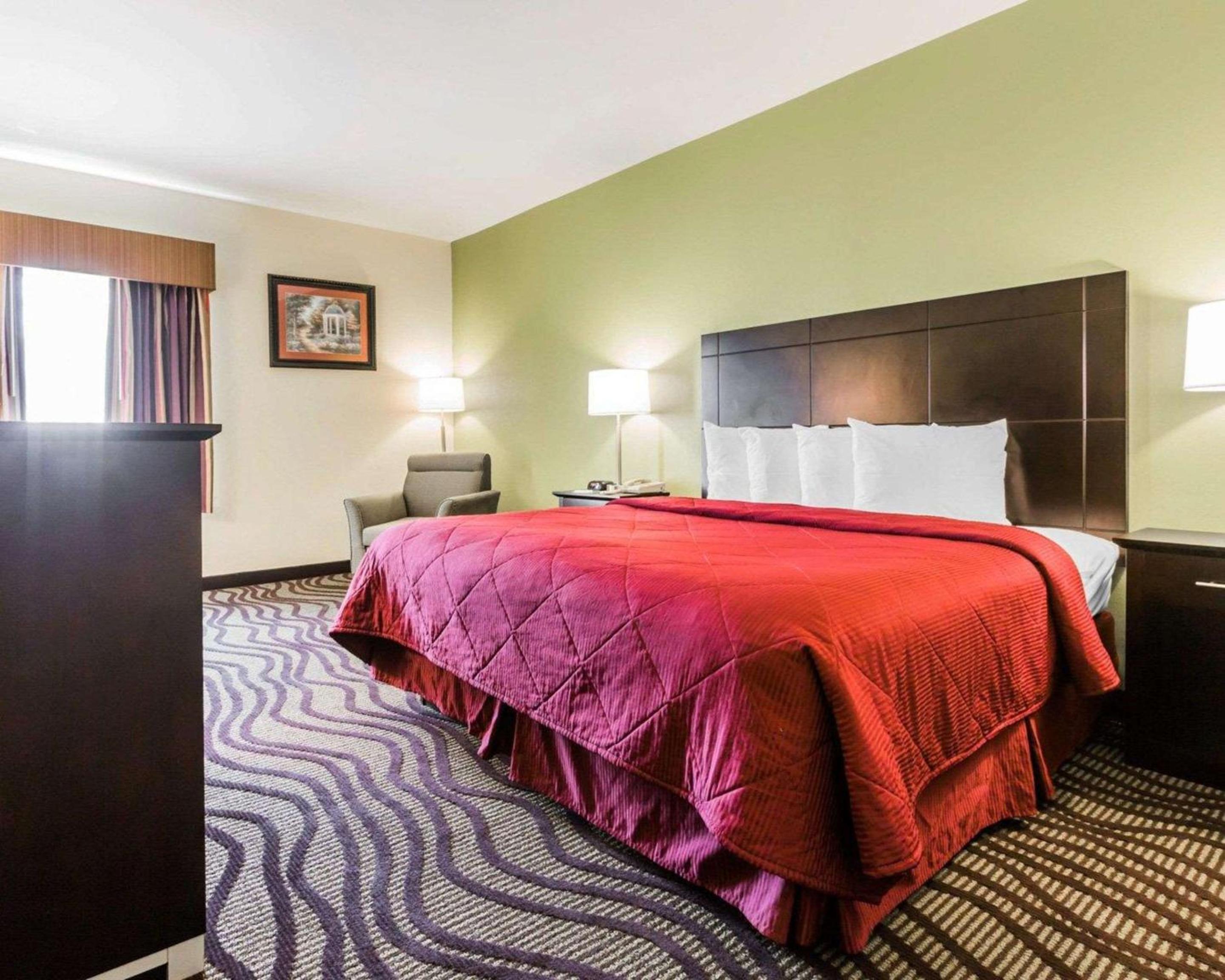 ROOM, KING BED