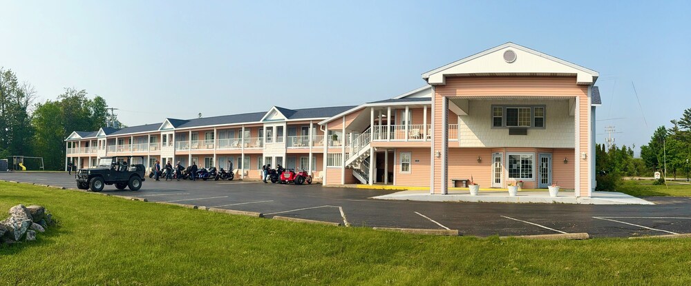 Great Lakes Inn 51/62
