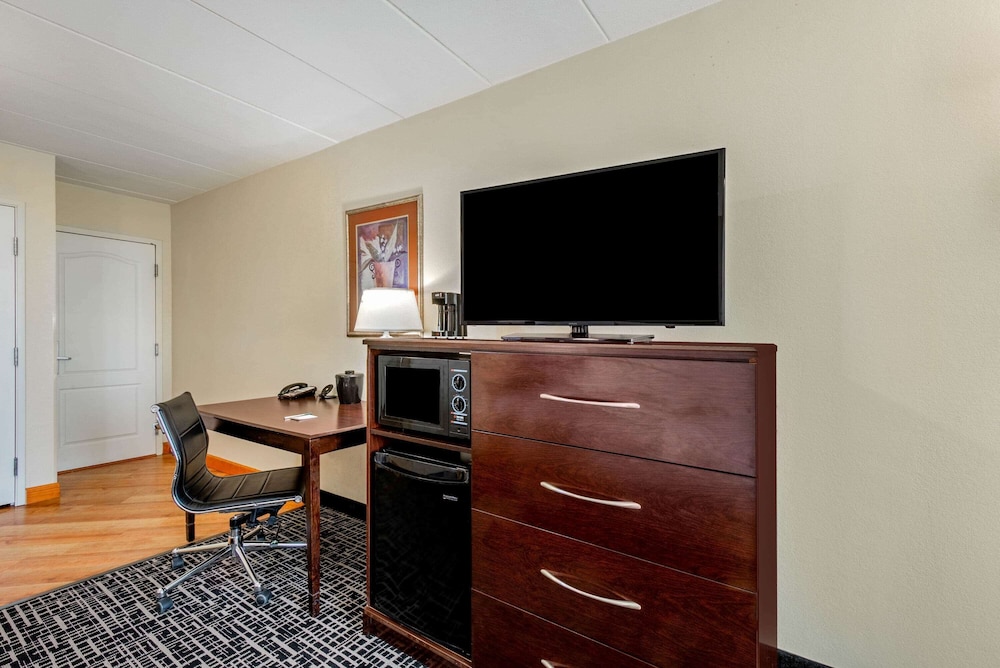 La Quinta Inn & Suites by Wyndham Lexington Park - Patuxent 48/52