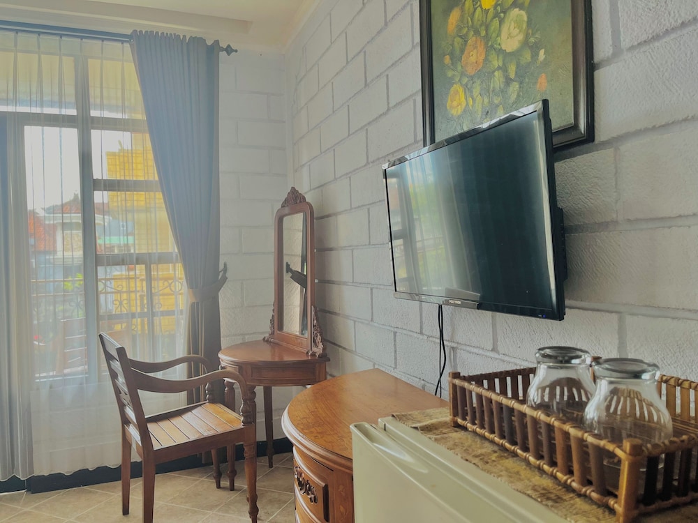 VILARISI HOTEL 38/57
