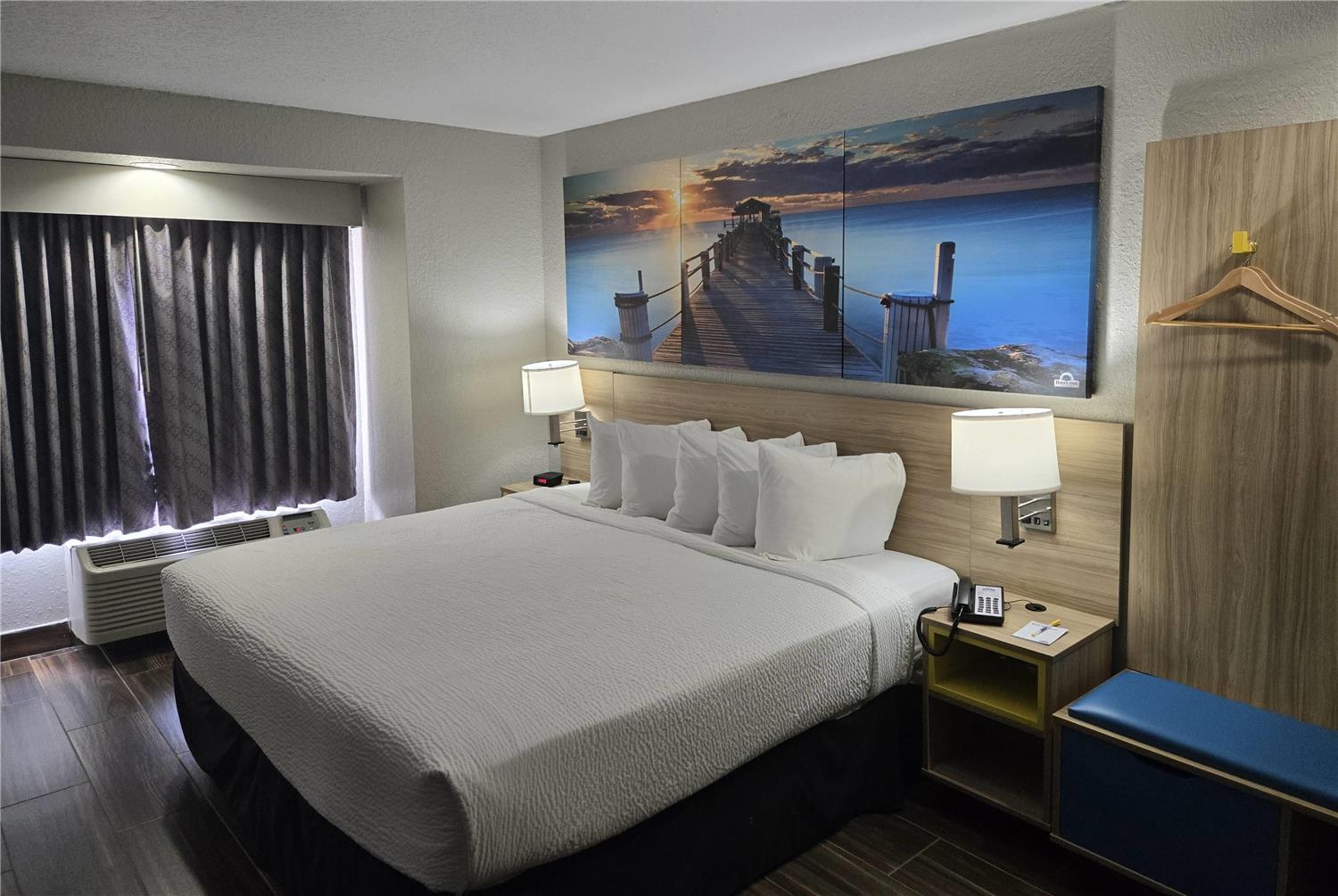 Days Inn And Suites By Wyndham Tampa Raymond James Stadium 29/51