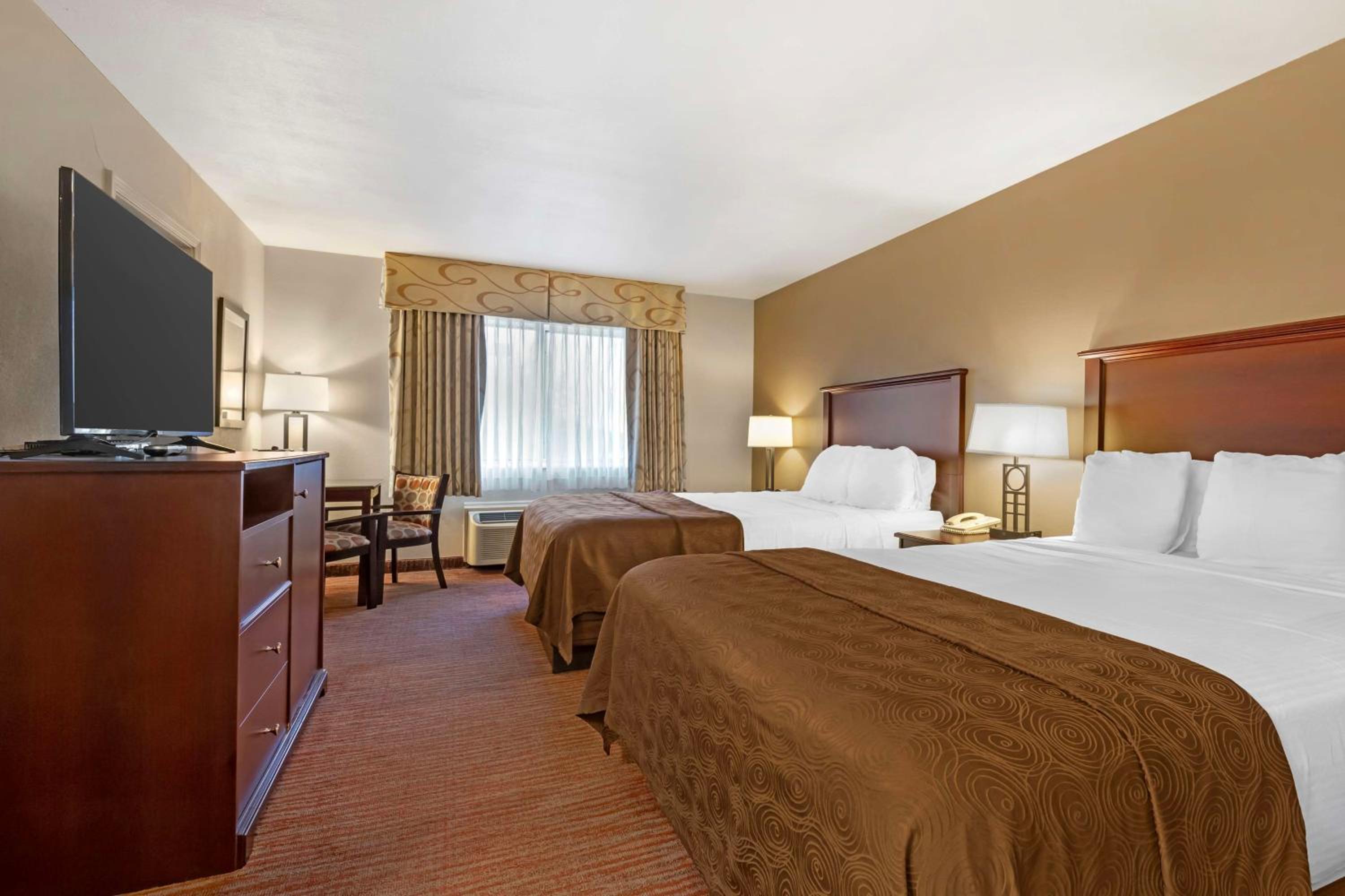 2 Bedrooms, Suite