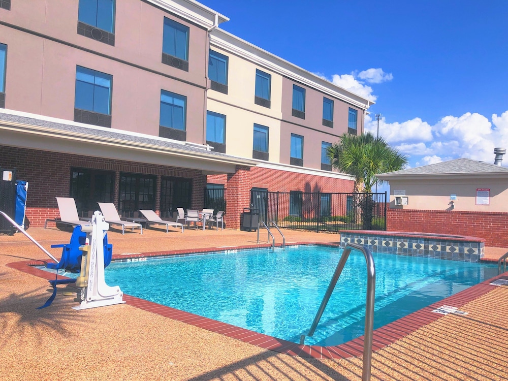 Holiday Inn Express Suites Hearne 26/49