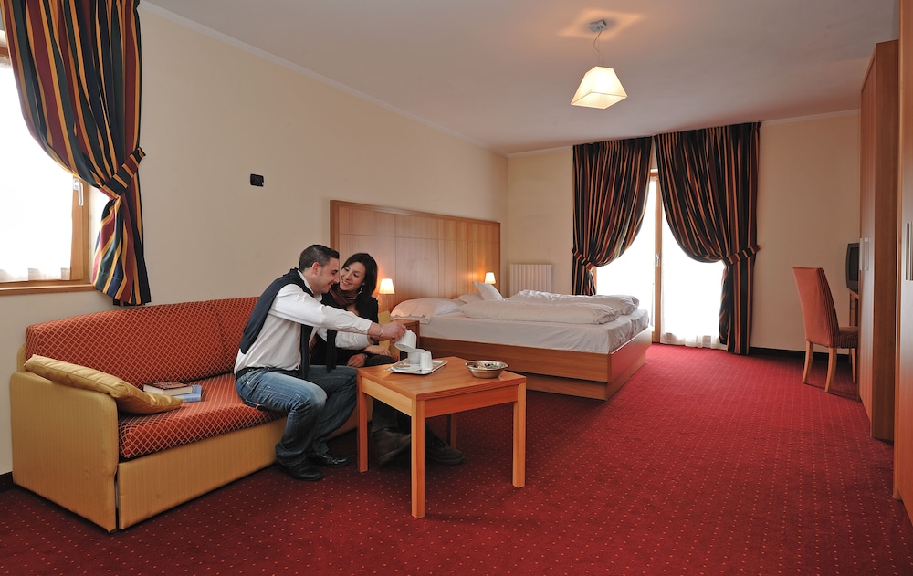 Hotel Touring 42/77