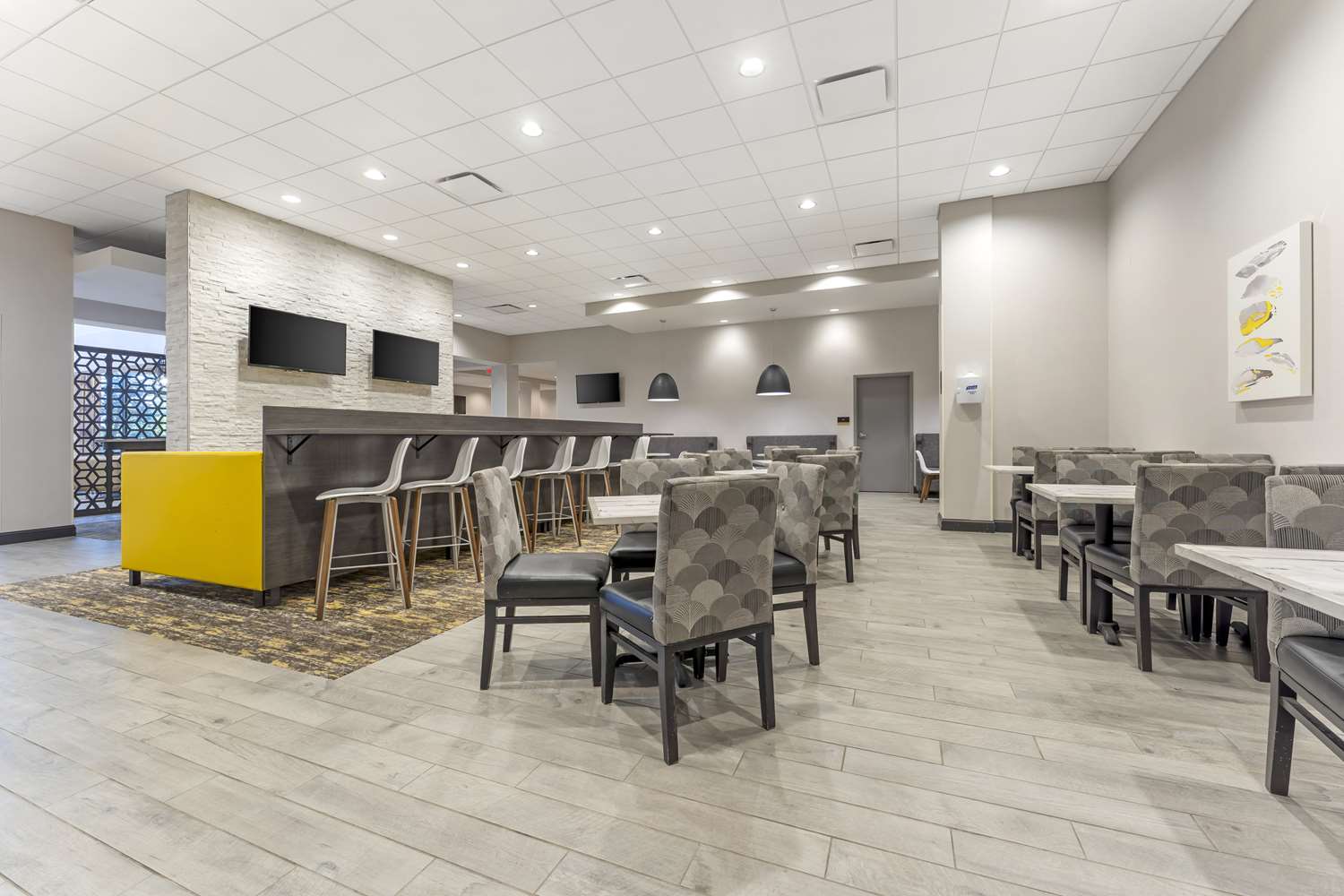 Best Western Plus Cranberry-Pittsburgh North 48/52