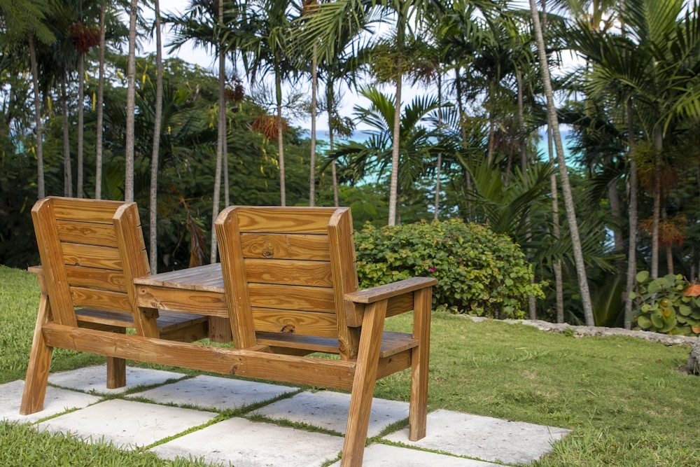 Orange Hill Beach Inn 54/60