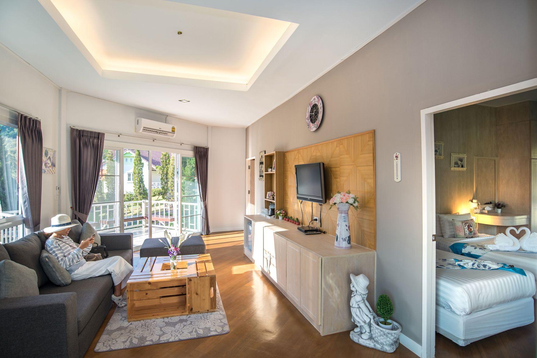 Paradise, Guest Room