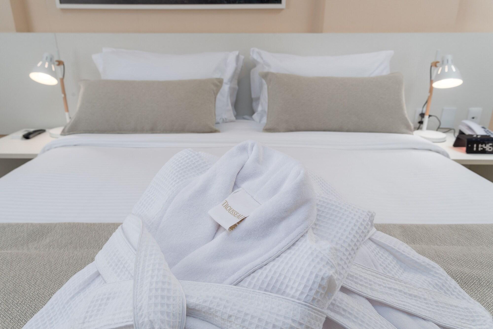 Smart, Double Bed, Side Sea View, Hotel Brisa Suites 7/7