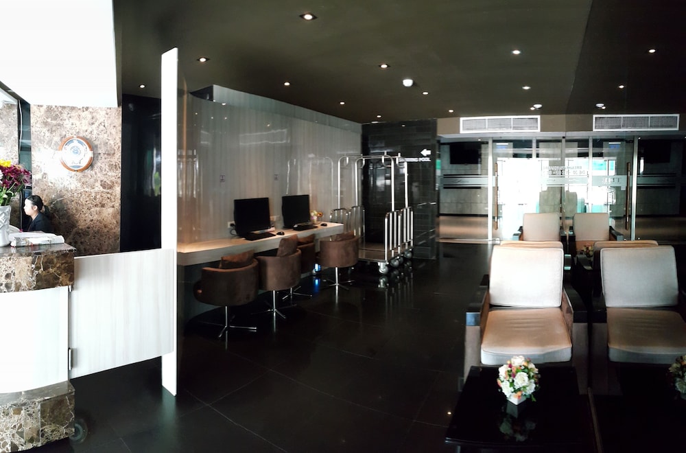 Serenotel Pattaya Beach Front 11/50