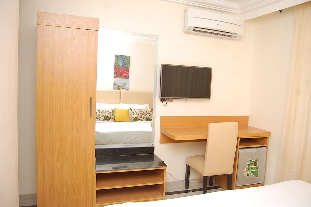 Avital Suites And Resort 59/75