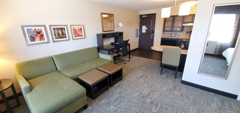 STAYBRIDGE SUITES EAU CLAIRE - ALTOONA 32/67