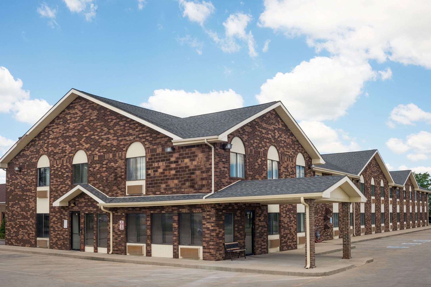 Days Inn By Wyndham Muncie -Ball State University 2/15