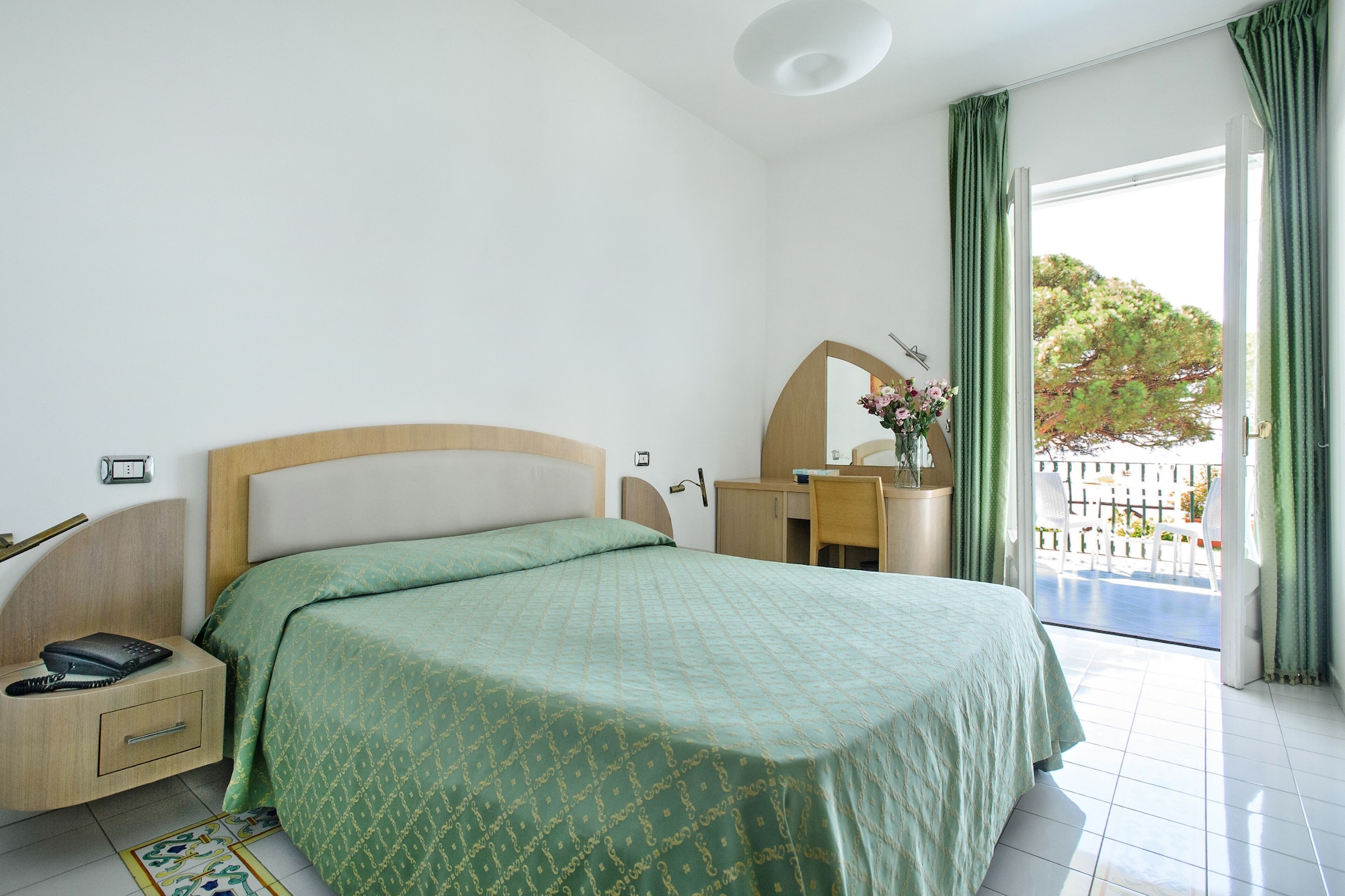 CLASSIC, QUEEN BED, SEA VIEW, BALCONY
