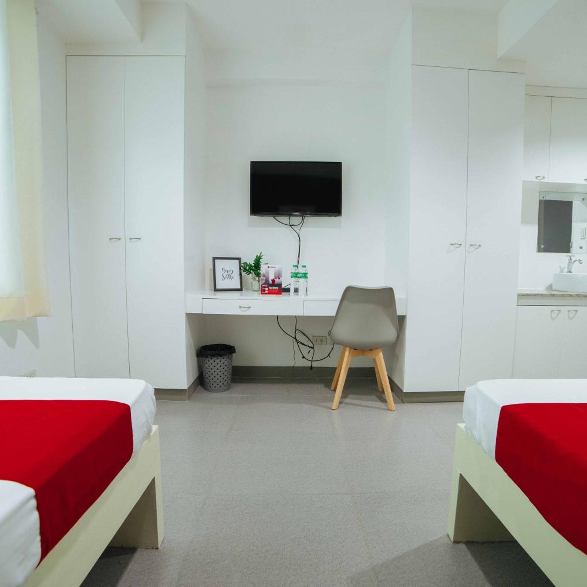 Reddoorz Plus Roxas St. Davao 38/49
