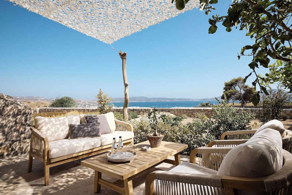 Nirome Luxury Suites 28/50