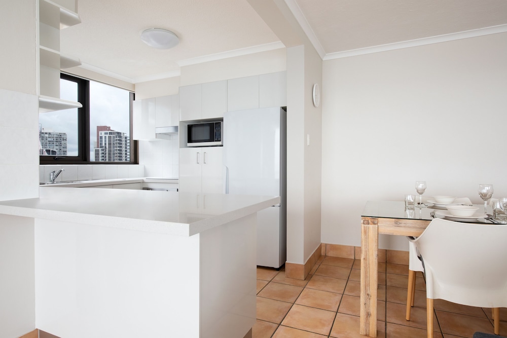 Breakfree Beachpoint Surfers Paradise 46/54