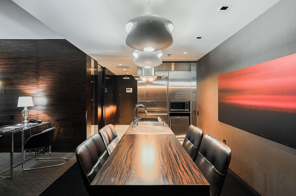 StripViewSuites at Palms Place 75/79
