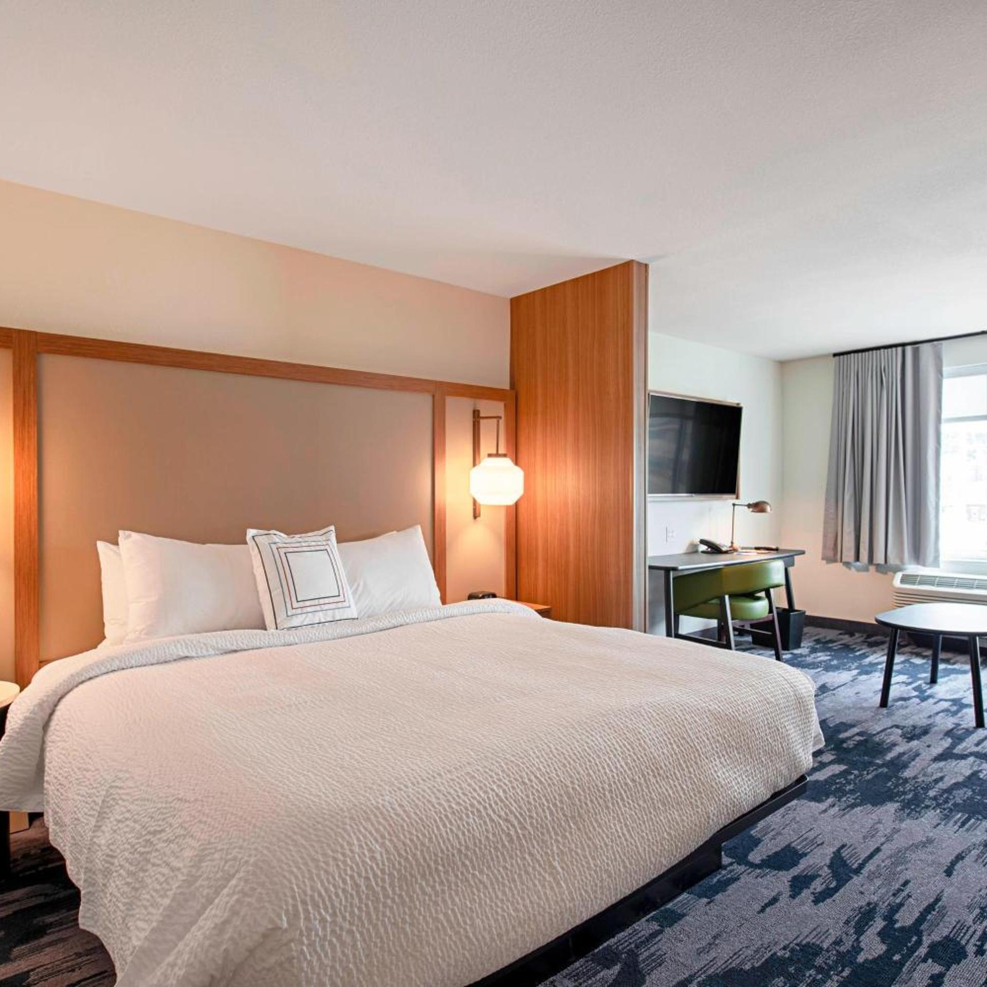 Suite, King Bed, Skyline View, Sofa