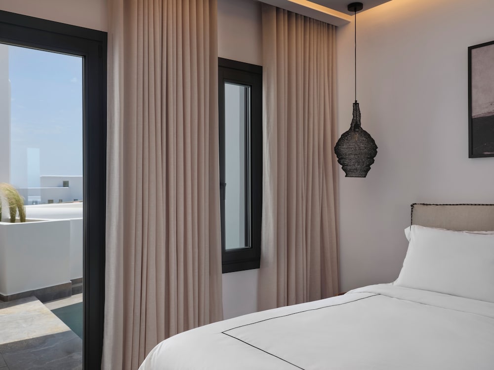 JUNIOR SUITE, PLUNGE POOL