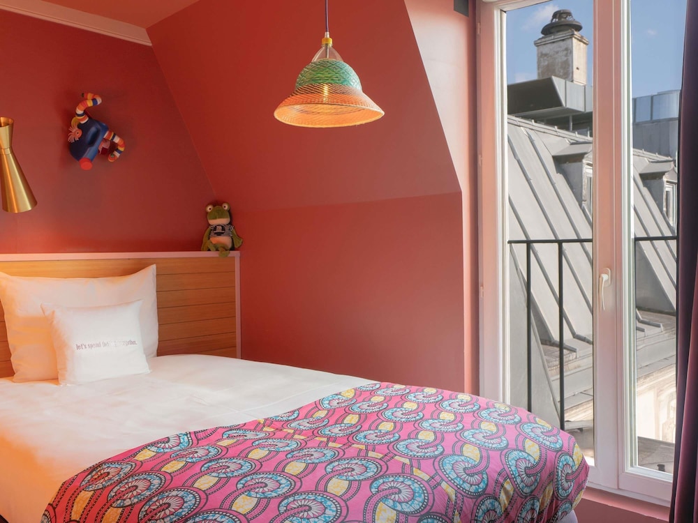 ROOM, SMALL